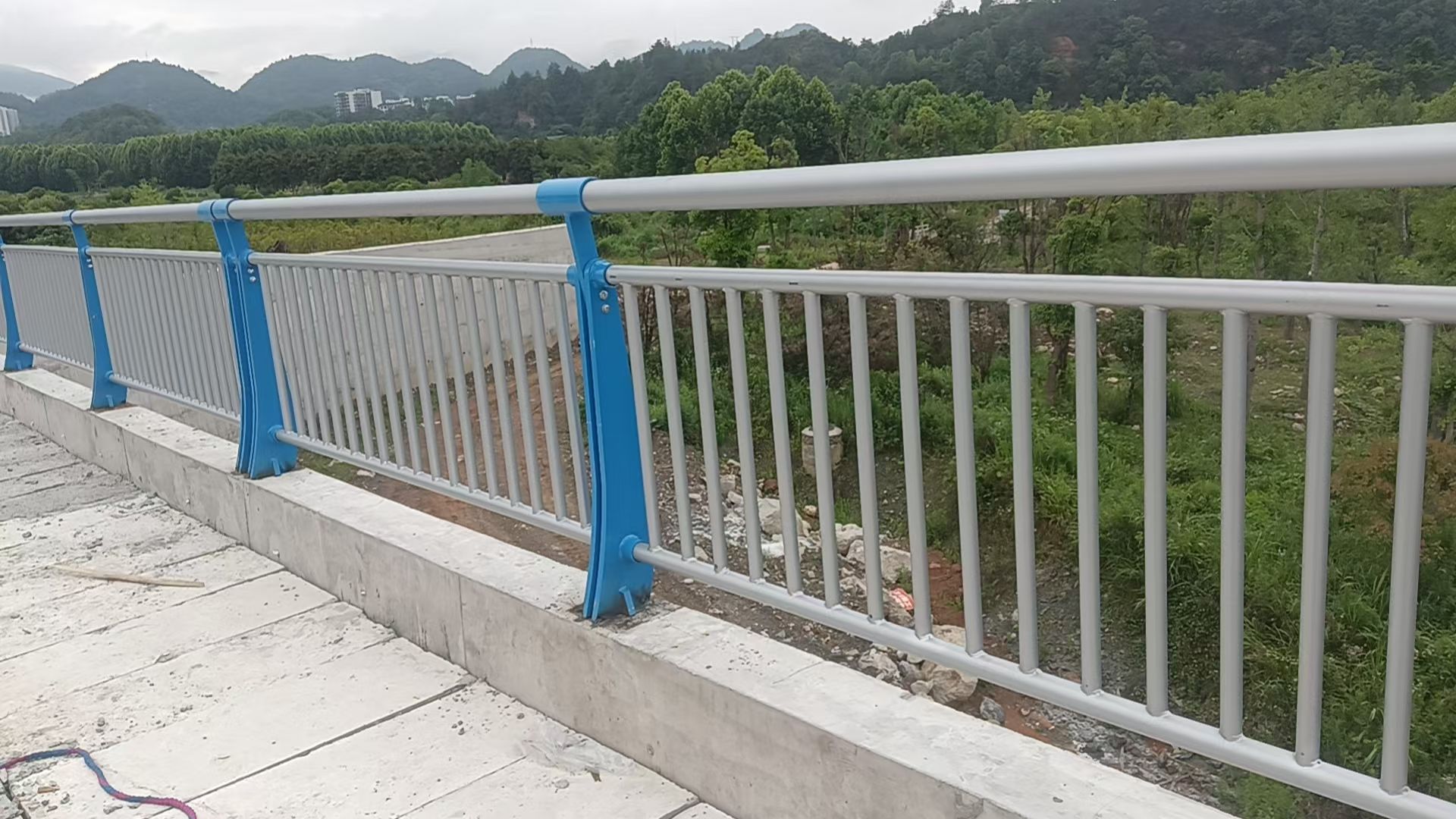 内江市不锈钢栏杆防撞护栏 - 方案